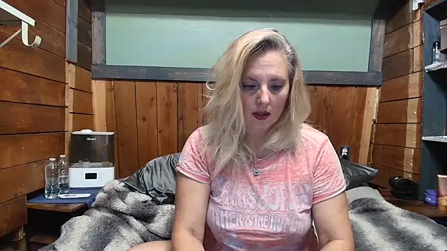 lisaxlovexxx online show from May 18, 1:06 am