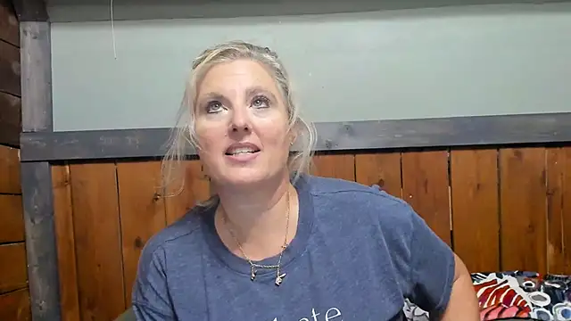 Snapshot of lisaxlovexxx chatting on October 3, 6:09 pm lisaxlovexxx online show from October 3, 6:09 pm