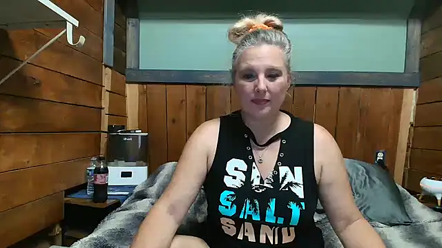 Snapshot of lisaxlovexxx chatting on June 11, 7:11 pm lisaxlovexxx online show from June 11, 7:11 pm