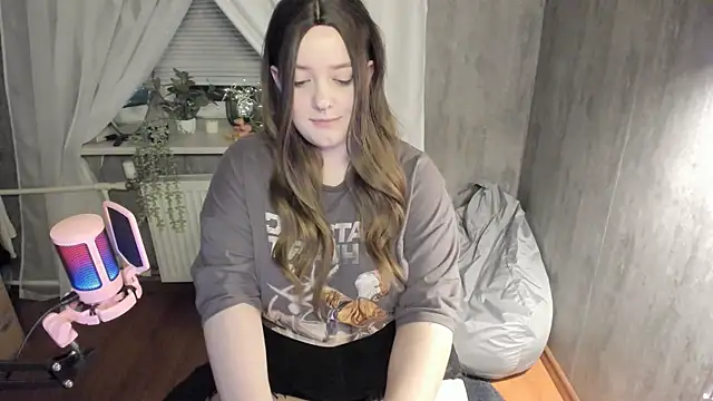 Sophia Edwards online show from February 1, 6:19 pm