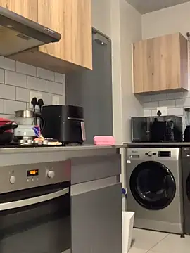 Snapshot of CurvyDesire1 chatting on October 21, 4:23 am CurvyDesire1 online show from October 21, 4:23 am