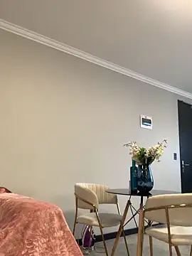 Snapshot of CurvyDesire1 chatting on March 4, 6:10 am CurvyDesire1 online show from March 4, 6:10 am