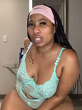 Snapshot of CurvyDesire1 chatting on October 27, 6:31 pm CurvyDesire1 online show from October 27, 6:31 pm