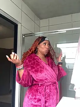 Snapshot of CurvyDesire1 chatting on November 17, 5:55 am CurvyDesire1 online show from November 17, 5:55 am