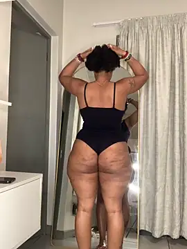 Snapshot of CurvyDesire1 chatting on December 1, 8:42 pm CurvyDesire1 online show from December 1, 8:42 pm