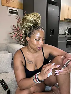 Snapshot of CurvyDesire1 chatting on February 10, 9:36 pm CurvyDesire1 online show from February 10, 9:36 pm