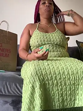 Snapshot of CurvyDesire1 chatting on March 18, 3:01 pm CurvyDesire1 online show from March 18, 3:01 pm