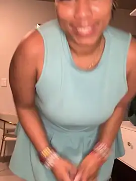 Snapshot of CurvyDesire1 chatting on February 5, 10:38 pm CurvyDesire1 online show from February 5, 10:38 pm