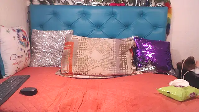 SARAWILLS online show from January 7, 2:11 pm