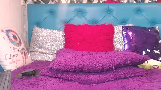 SARAWILLS online show from February 14, 1:33 pm