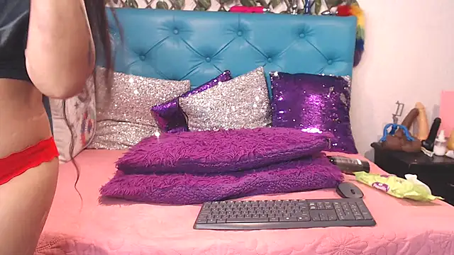 SARAWILLS online show from February 20, 2:19 pm