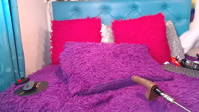 SARAWILLS online show from May 11, 4:04 pm