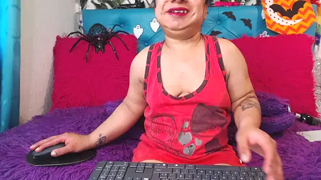 SARAWILLS online show from October 25, 2:39 pm