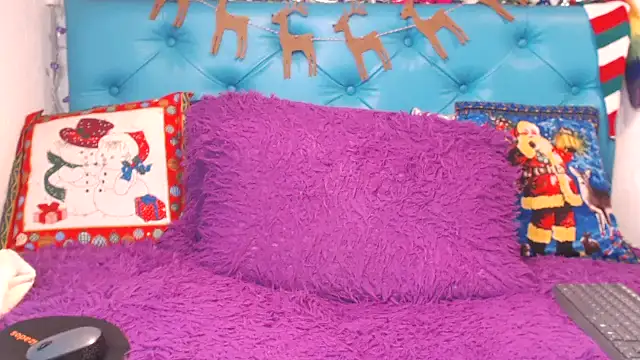 SARAWILLS online show from December 17, 2:33 pm