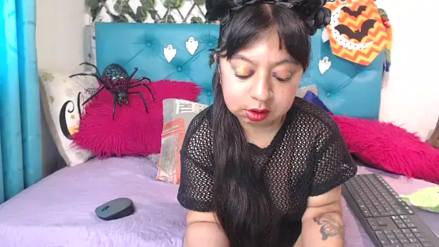 SARAWILLS online show from October 11, 2:07 pm