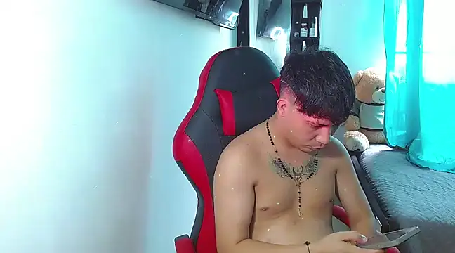 boyhot23x online show from December 28, 6:29 pm