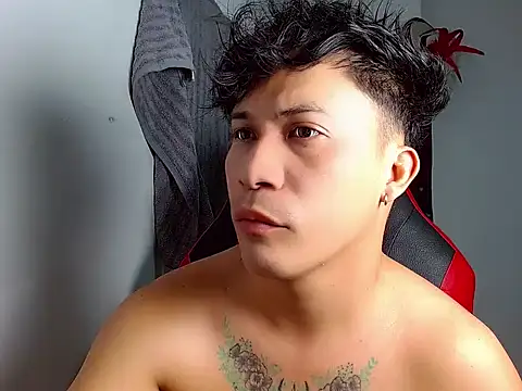 boyhot23x online show from May 14, 7:27 am
