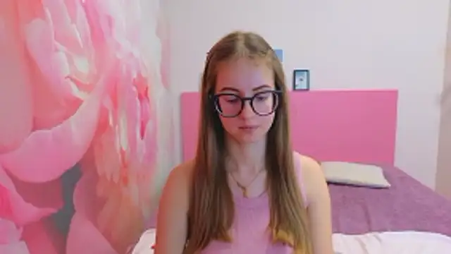 Snapshot of AliceAdams chatting on January 12, 7:37 am AliceAdams online show from January 12, 7:37 am