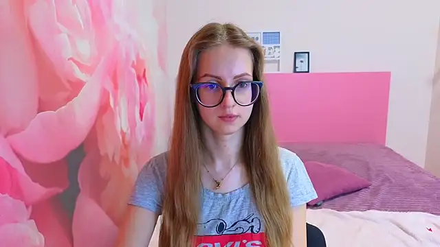 AliceAdams online show from March 30, 7:43 am