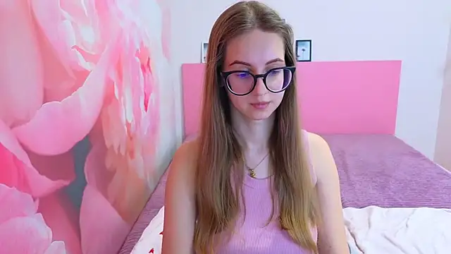 Snapshot of AliceAdams chatting on February 13, 6:57 am AliceAdams online show from February 13, 6:57 am