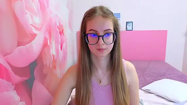 Snapshot of AliceAdams chatting on February 26, 7:52 am AliceAdams online show from February 26, 7:52 am