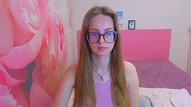 Snapshot of AliceAdams chatting on May 6, 6:39 am AliceAdams online show from May 6, 6:39 am