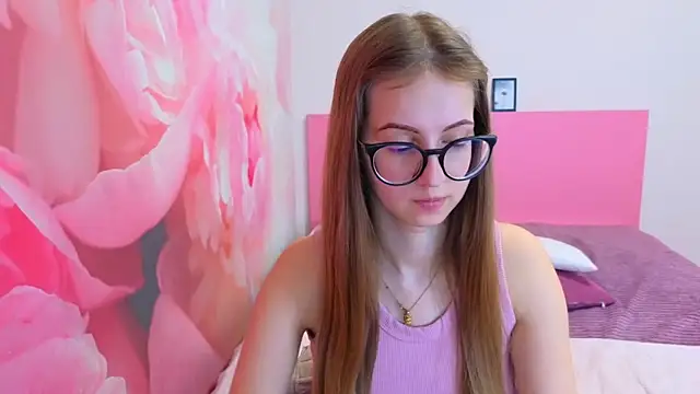 AliceAdams online show from March 13, 7:35 am