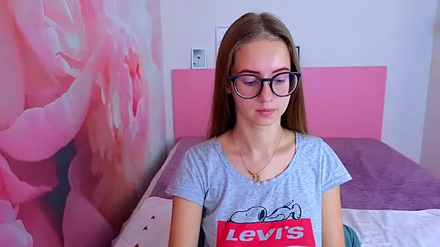 Snapshot of AliceAdams chatting on October 22, 6:35 am AliceAdams online show from October 22, 6:35 am