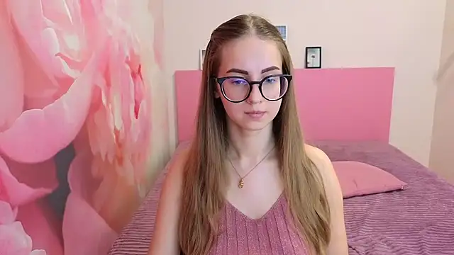 Snapshot of AliceAdams chatting on March 21, 7:33 am AliceAdams online show from March 21, 7:33 am