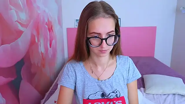 Snapshot of AliceAdams chatting on October 23, 6:45 am AliceAdams online show from October 23, 6:45 am