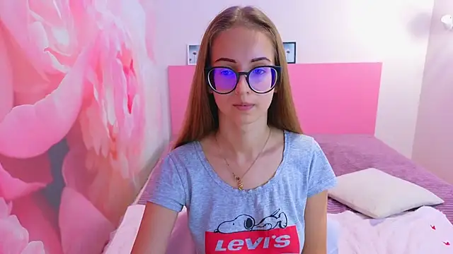 Snapshot of AliceAdams chatting on October 10, 7:20 am AliceAdams online show from October 10, 7:20 am