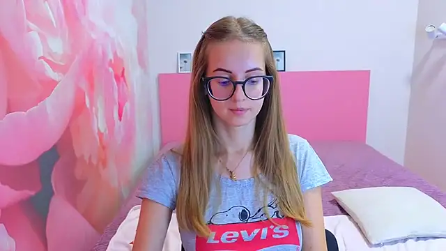 Snapshot of AliceAdams chatting on November 13, 8:07 am AliceAdams online show from November 13, 8:07 am