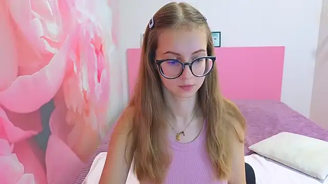 Snapshot of AliceAdams chatting on December 4, 7:07 am AliceAdams online show from December 4, 7:07 am