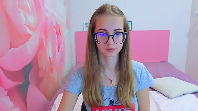 Snapshot of AliceAdams chatting on November 15, 8:40 am AliceAdams online show from November 15, 8:40 am