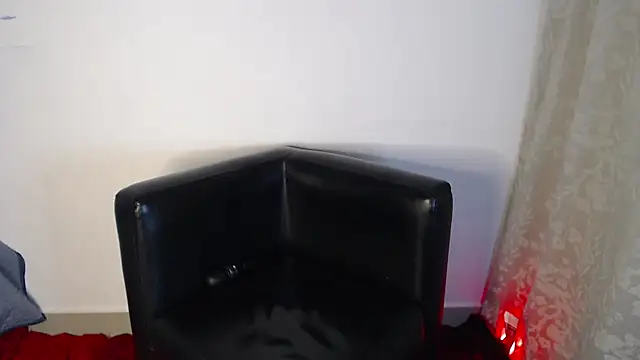 Snapshot of AmeliPonce chatting on September 28, 1:23 am AmeliPonce online show from September 28, 1:23 am