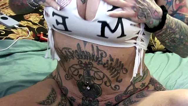 pamelagunns online show from October 27, 3:57 pm