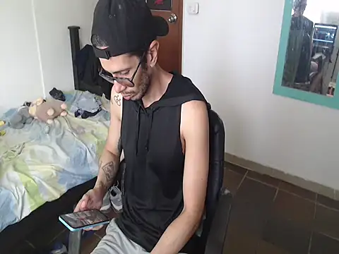 alisterxxx online show from April 14, 3:39 pm