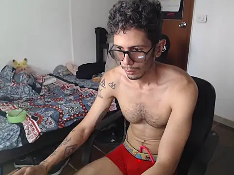 Snapshot of alisterxxx chatting on July 8, 2:40 pm alisterxxx online show from July 8, 2:40 pm