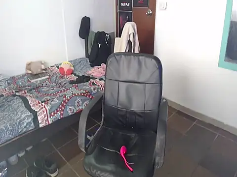 Snapshot of alisterxxx chatting on June 4, 5:06 pm alisterxxx online show from June 4, 5:06 pm