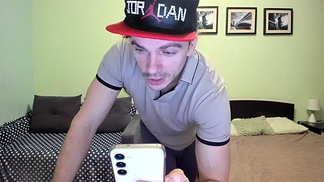 Marrymepls online show from April 15, 2:43 pm