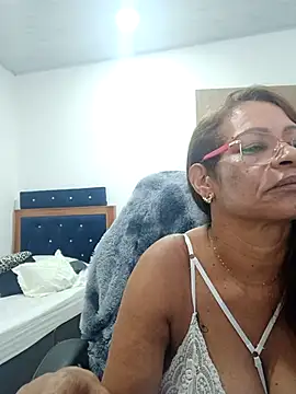 BustyMilf  online show from October 9, 1:11 pm