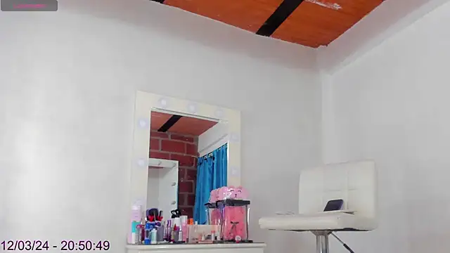 emily hornett online show from December 4, 1:52 am