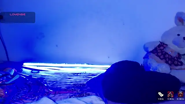 ninatiny online show from March 26, 11:19 am