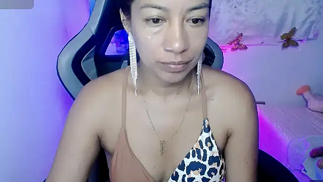 ninatiny online show from November 2, 9:47 am