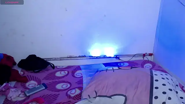 ninatiny online show from April 9, 10:32 am