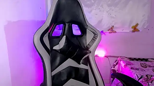 ninatiny online show from October 31, 9:28 am