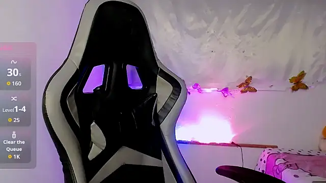 ninatiny online show from November 15, 9:02 am