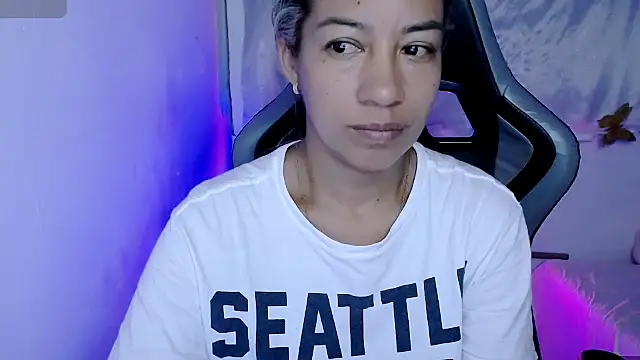 ninatiny online show from November 7, 9:36 am