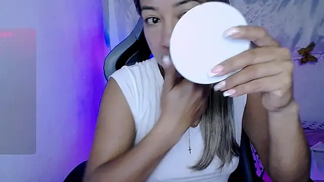 ninatiny online show from November 20, 9:21 am