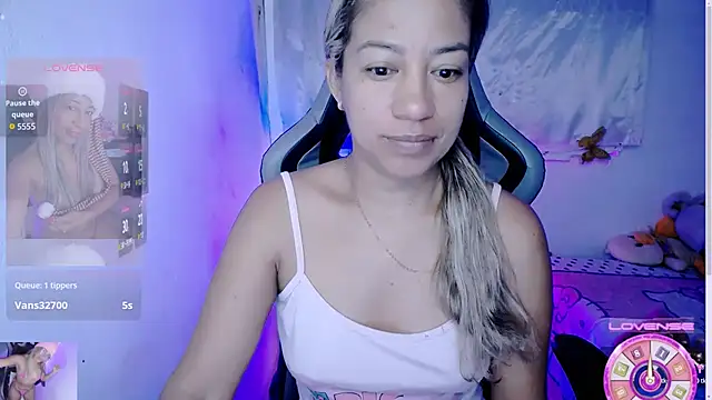 ninatiny online show from November 29, 8:58 am